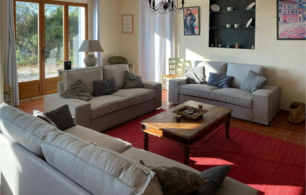 Holiday home Gorgeous Home In Entrecasteaux With Kitchen