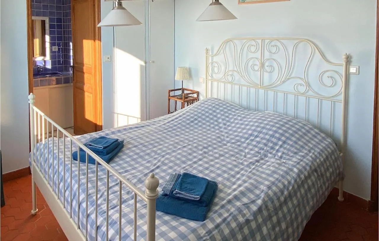Gorgeous Home In Entrecasteaux With Kitchen 0*,