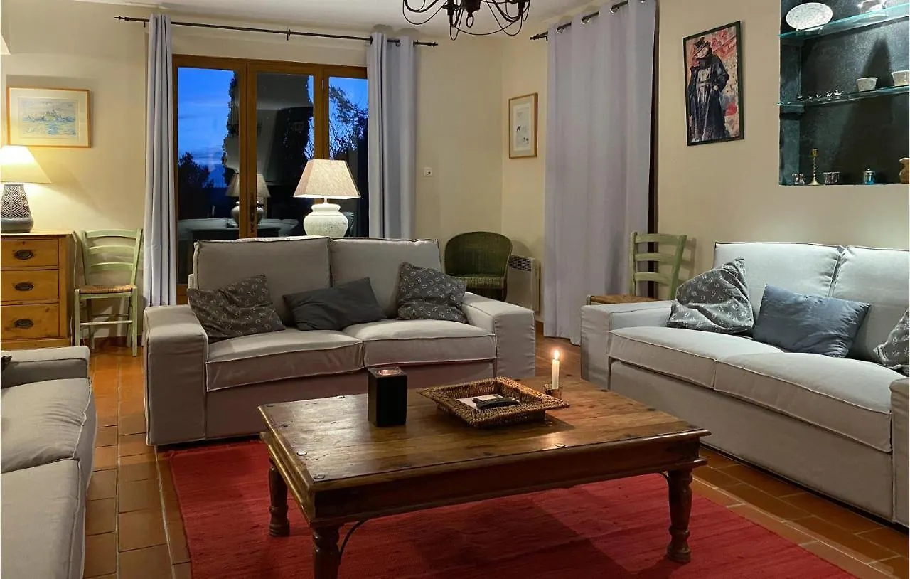 Gorgeous Home In Entrecasteaux With Kitchen